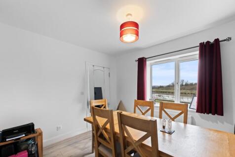 DINING ROOM 02.jpg