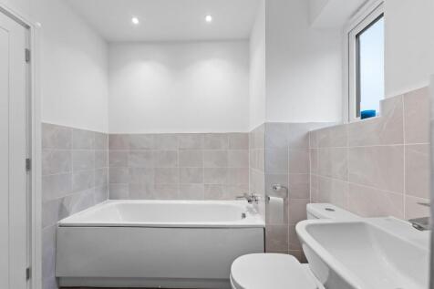 BATHROOM 02.jpg