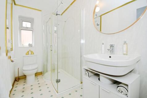 SHOWER ROOM.jpg