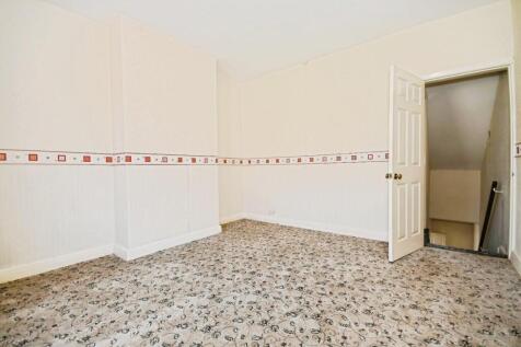 BEDROOM 1 02.jpg