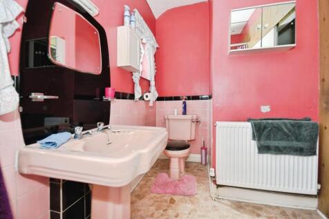 BATHROOM 02.jpg