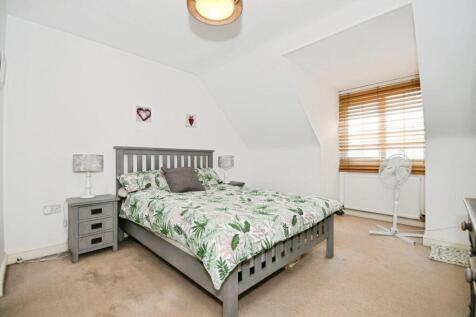 BEDROOM 1.jpg