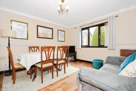 DINING ROOM.jpg