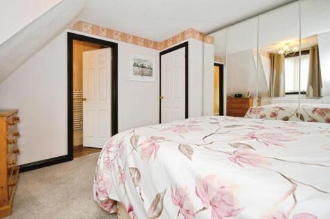 BEDROOM 1 03.jpg