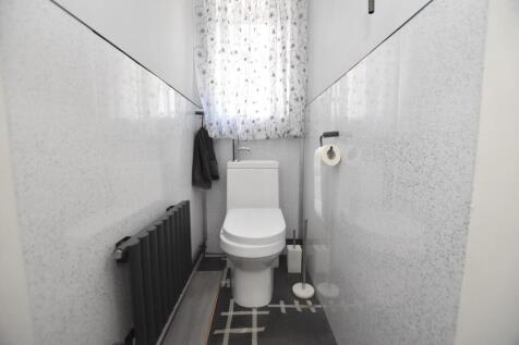downstairsWC.jpg