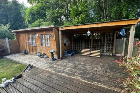 rear decking-pergoda and summerhouse.jpg