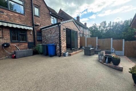 rear patio area.jpg