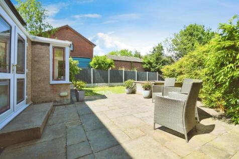 REAR GARDEN 01.jpg
