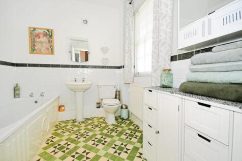 BATHROOM 01.jpg