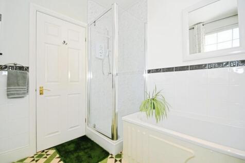 BATHROOM 03.jpg