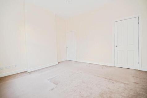 BEDROOM 1 03.jpg