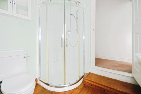 BATHROOM 02.jpg
