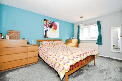 BEDROOM 1.jpg