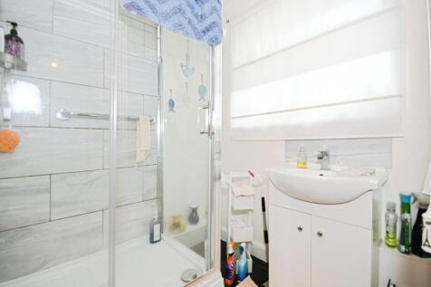 SHOWER ROOM.jpg
