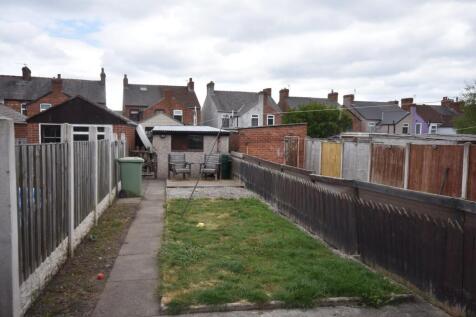 REAR GARDEN 01.JPG