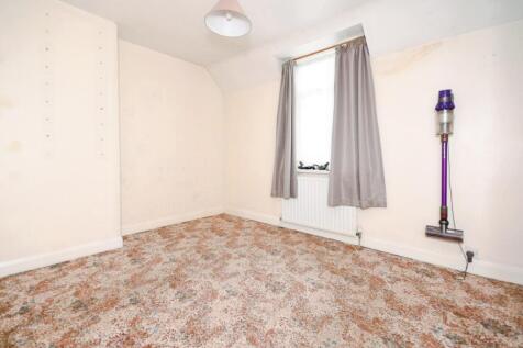 BEDROOM 1.jpg