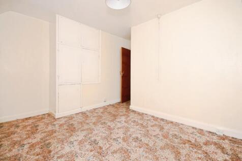 BEDROOM 1 02.jpg
