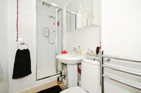 BED 1 ENSUITE.jpg