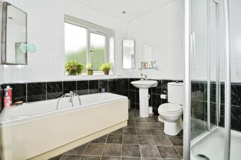 BATHROOM 01.jpg