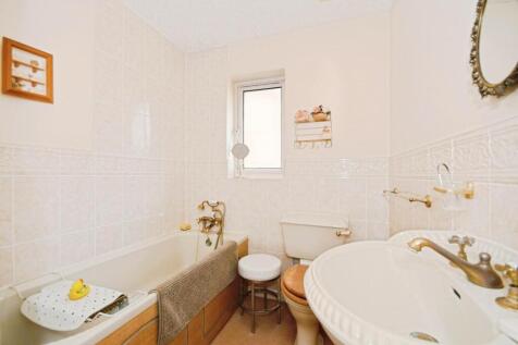 BATHROOM.jpg