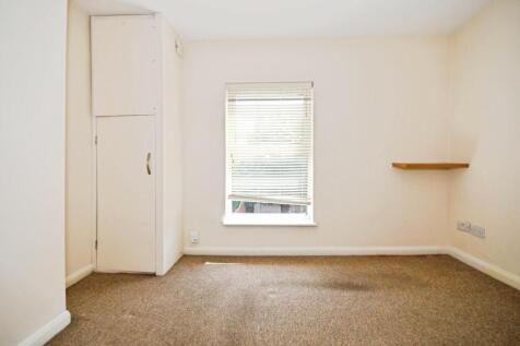 BEDROOM 1 03.jpg