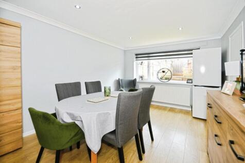 DINING ROOM.jpg