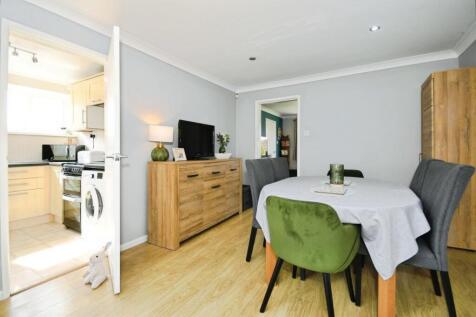 DINING ROOM 02.jpg