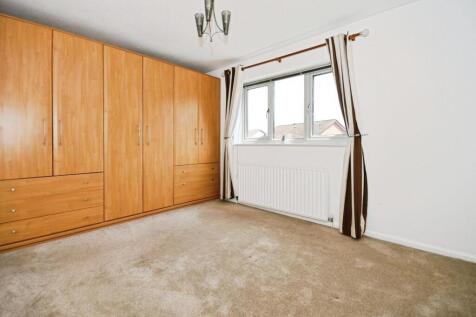 BEDROOM 1.jpg