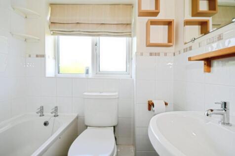 BATHROOM 03.jpg