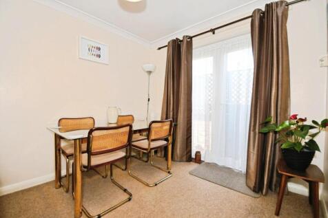 DINING ROOM.jpg