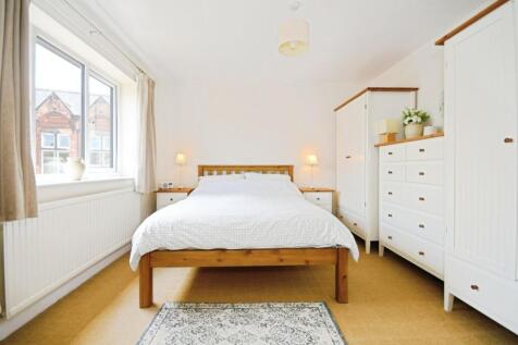BEDROOM 1 02.jpg