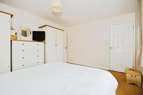 BEDROOM 1 03.jpg