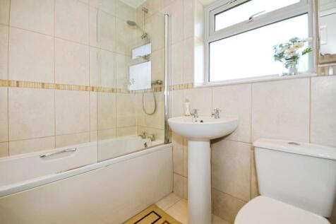 BATHROOM 02.jpg