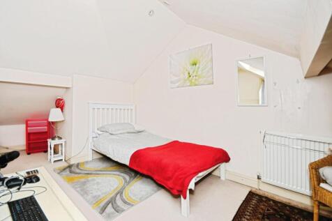 BEDROOM 1.jpg