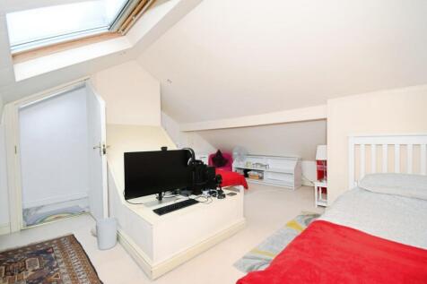 BEDROOM 1 02.jpg
