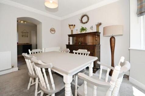DINING ROOM 02.jpg