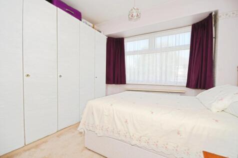 BEDROOM 1 02.jpg