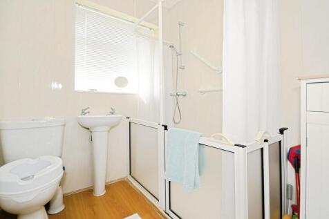 SHOWER ROOM.jpg
