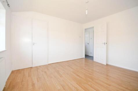 BEDROOM 1 02.jpg