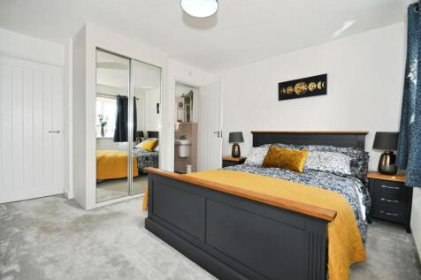 BEDROOM 1 03.jpg