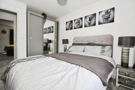BEDROOM 4 02.jpg