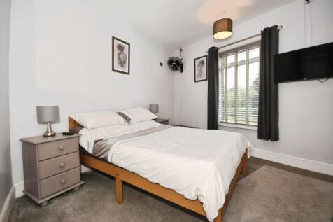BEDROOM 1.jpg