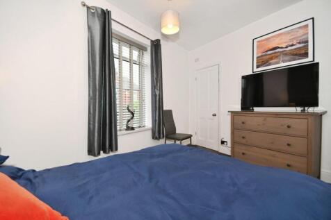 BEDROOM 2 02.jpg