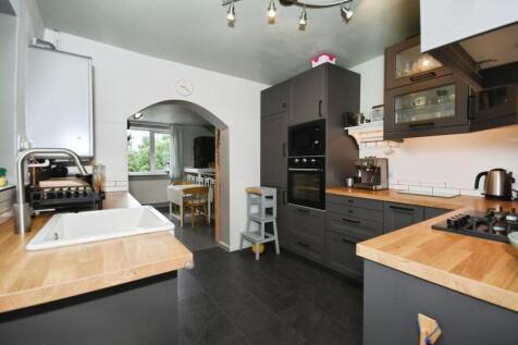 KITCHEN 03.jpg