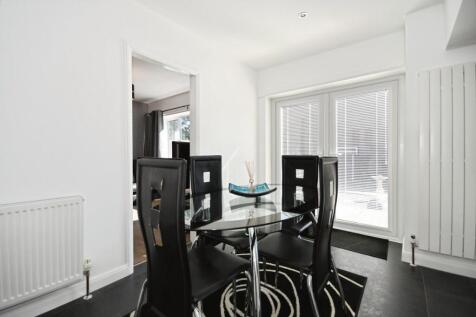 DINING ROOM.jpg