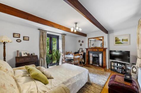 SITTING ROOM BED 3.jpg