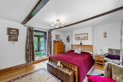 BEDROOM 1 03.jpg