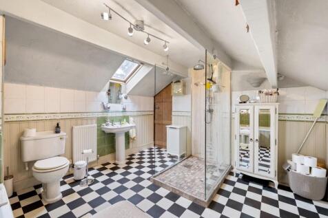 BATHROOM 03.jpg