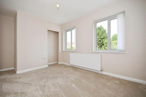 BEDROOM 1 02.jpg