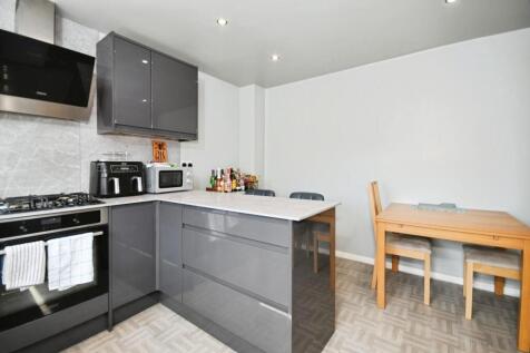 KITCHEN 02.jpg